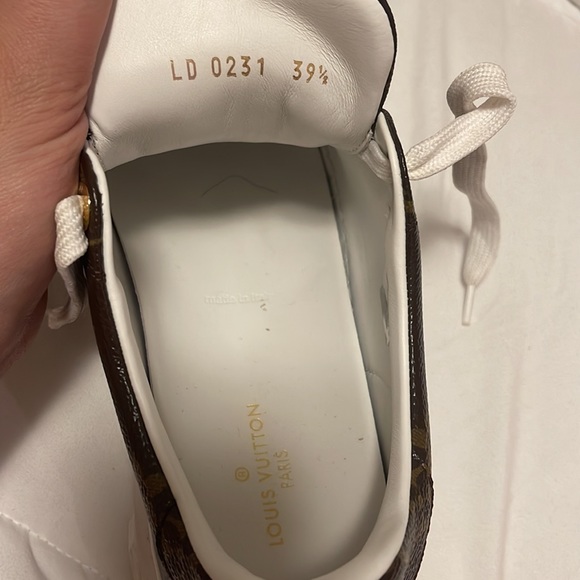 Louis Vuitton TIME OUT SNEAKER - Picture 4 of 4